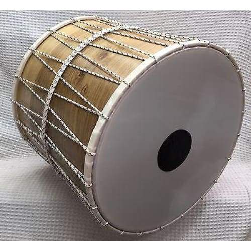 Professional walnut davul by Trir Music with rope tension